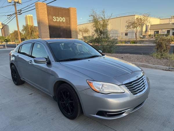 2014 Chrysler, dovoz USA — foto 12 z 12