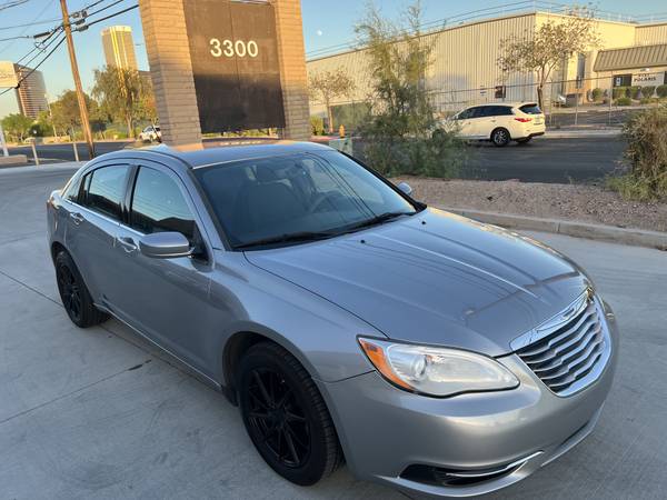 2014 Chrysler, dovoz USA — foto 2 z 12
