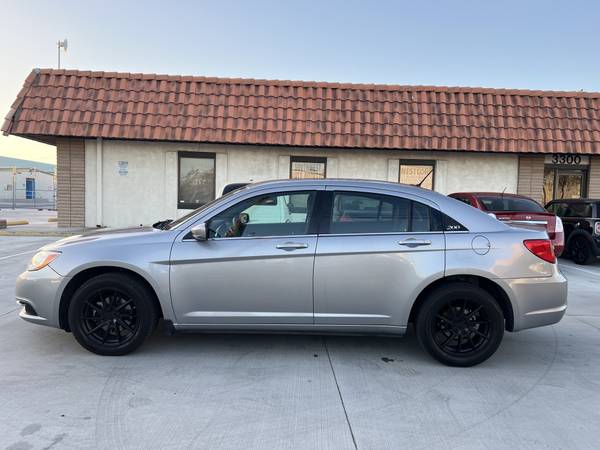 2014 Chrysler, dovoz USA — foto 5 z 12