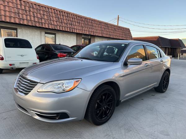 2014 Chrysler, dovoz USA — foto 6 z 12