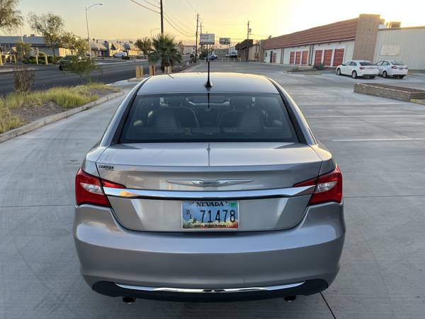 2014 Chrysler, dovoz USA — foto 9 z 12