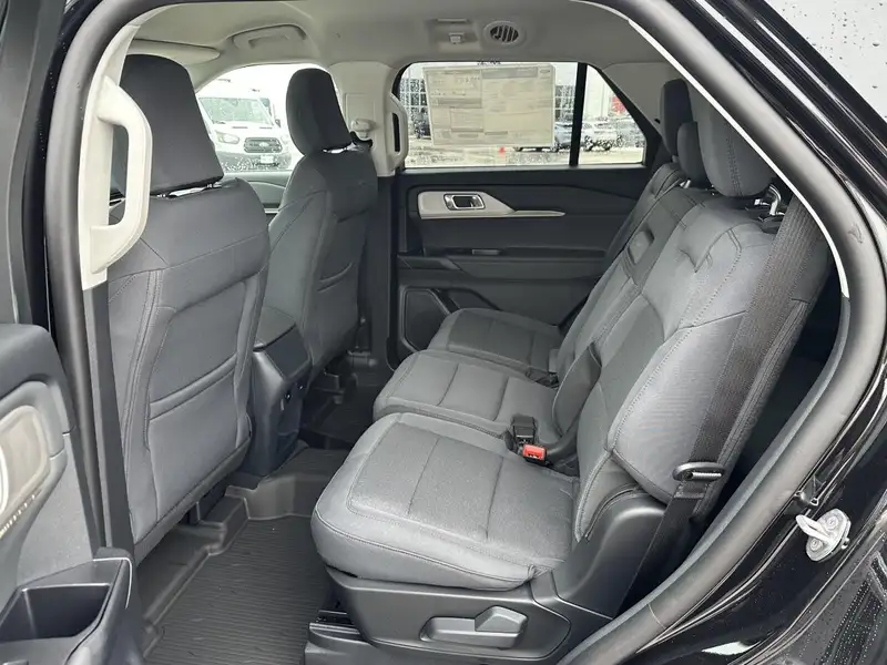 2026 Ford Explorer Active w/200A Pkg, černá, 50 km, dovoz Kanada — foto 12 z 12