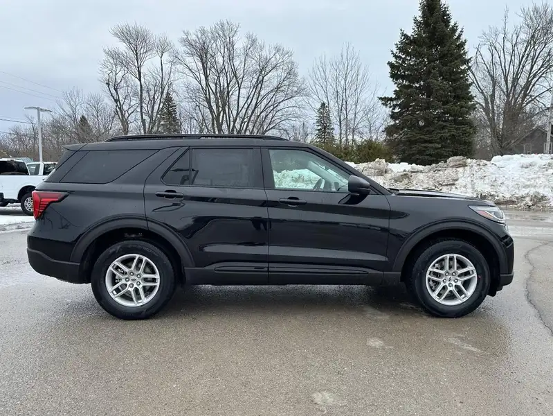 2026 Ford Explorer Active w/200A Pkg, černá, 50 km, dovoz Kanada — foto 4 z 12