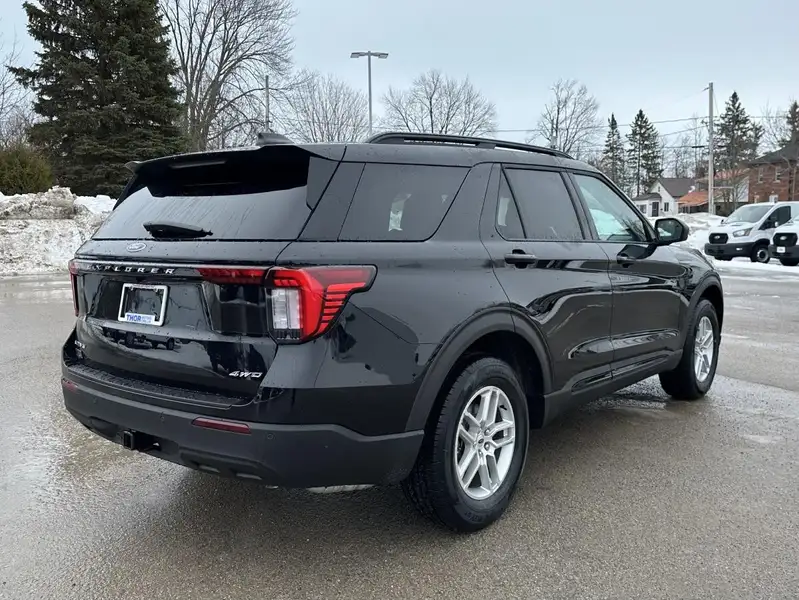 2026 Ford Explorer Active w/200A Pkg, černá, 50 km, dovoz Kanada — foto 5 z 12