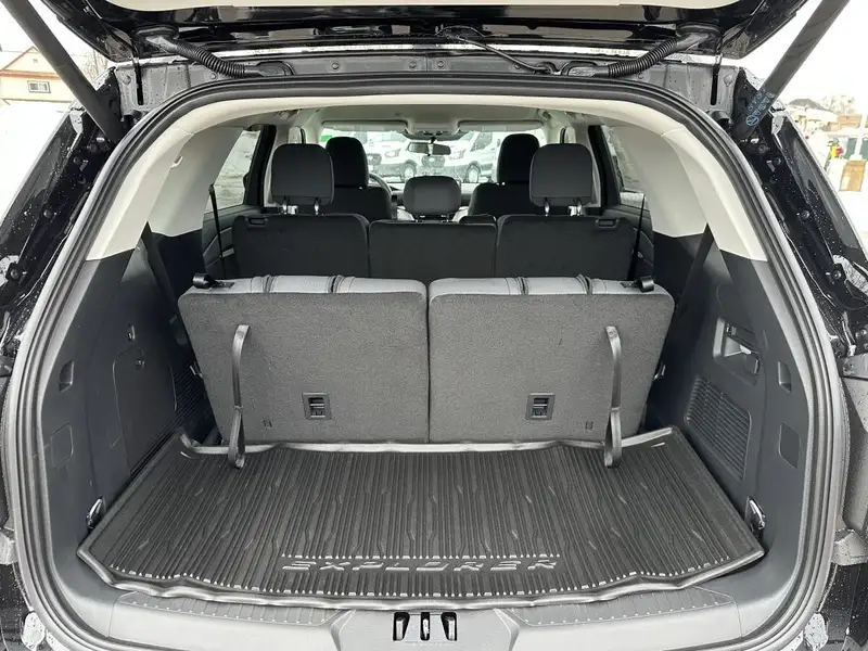 2026 Ford Explorer Active w/200A Pkg, černá, 50 km, dovoz Kanada — foto 7 z 12