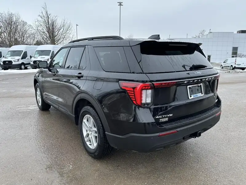 2026 Ford Explorer Active w/200A Pkg, černá, 50 km, dovoz Kanada — foto 8 z 12