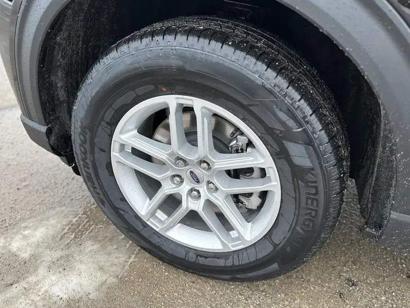 2026 Ford Explorer Active w/200A Pkg, černá, 50 km, dovoz Kanada — foto 9 z 12