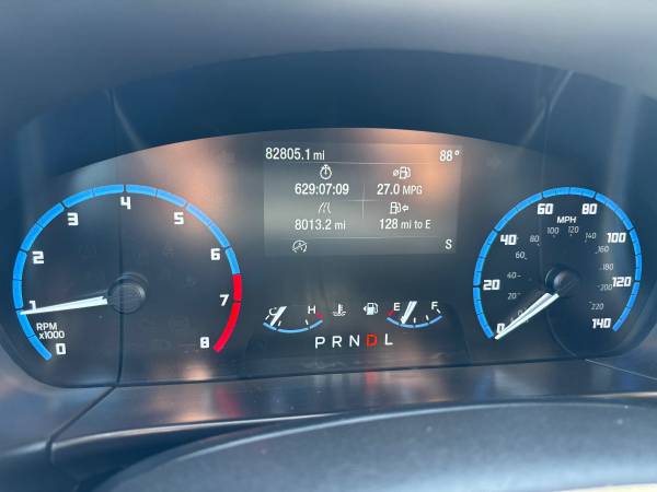 2022 Ford, dovoz USA — foto 11 z 12