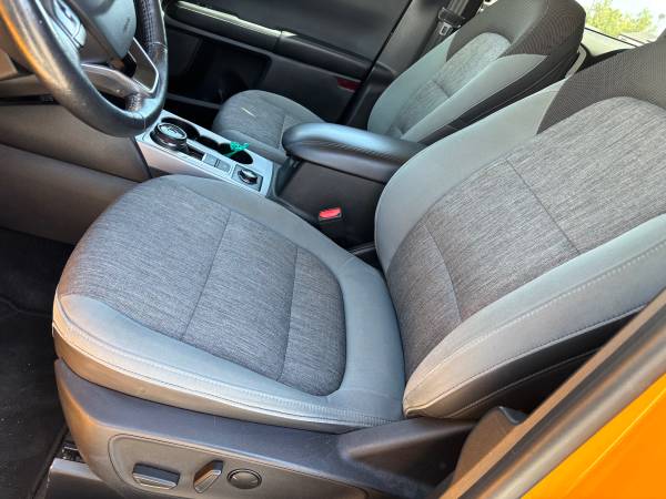 2022 Ford, dovoz USA — foto 3 z 12