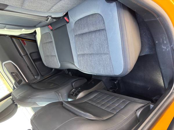 2022 Ford, dovoz USA — foto 5 z 12