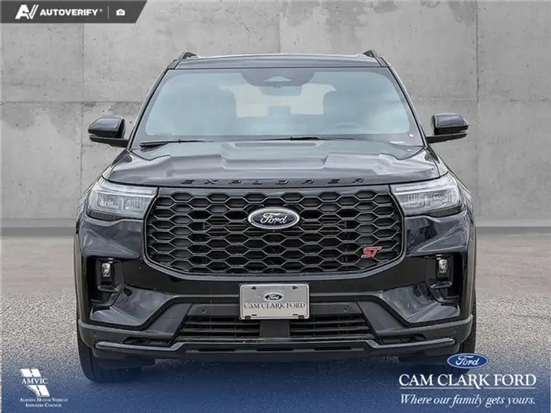 2025 Ford Explorer ST, černá, 890 km, dovoz Kanada — foto 2 z 12