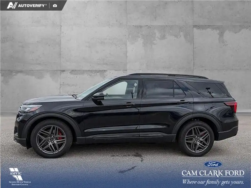 2025 Ford Explorer ST, černá, 890 km, dovoz Kanada — foto 3 z 12