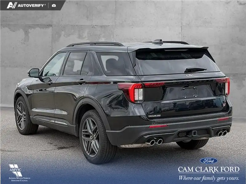 2025 Ford Explorer ST, černá, 890 km, dovoz Kanada — foto 4 z 12