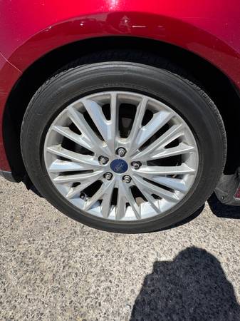 2017 Ford, dovoz USA — foto 11 z 11