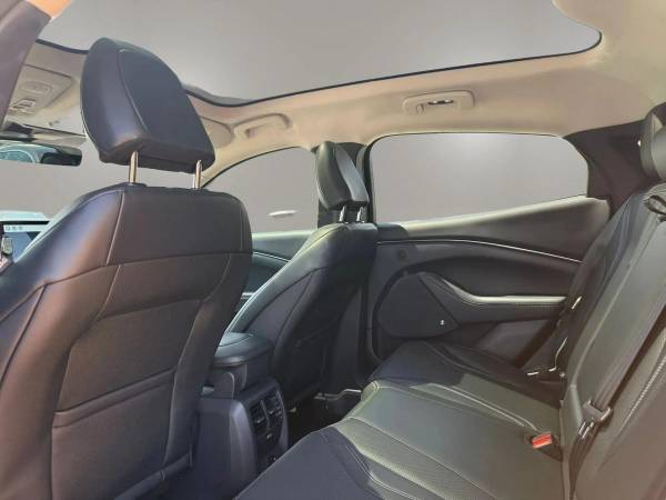 2022 Ford, dovoz USA — foto 10 z 11