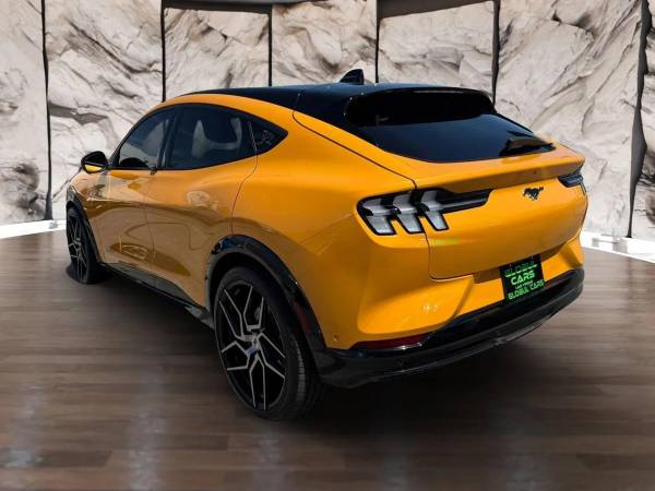 2022 Ford, dovoz USA — foto 6 z 11