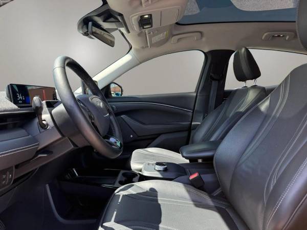 2022 Ford, dovoz USA — foto 8 z 11