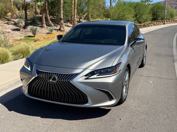 2021 Lexus, dovoz USA — foto 2 z 12