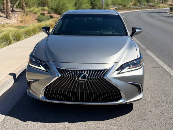 2021 Lexus, dovoz USA — foto 3 z 12