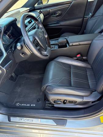 2021 Lexus, dovoz USA — foto 9 z 12
