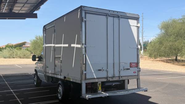 2010 Ford, dovoz USA — foto 3 z 11