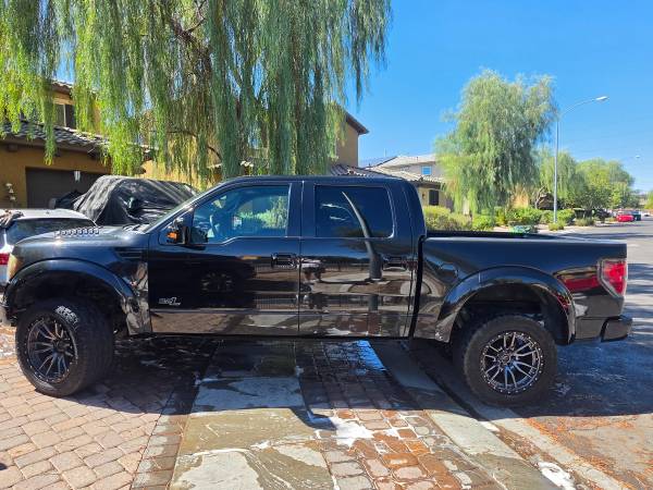 2011 Ford, dovoz USA — foto 2 z 5