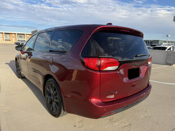 2018 Chrysler, dovoz USA — foto 3 z 12