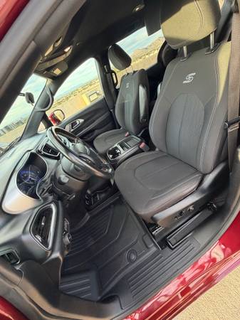 2018 Chrysler, dovoz USA — foto 7 z 12