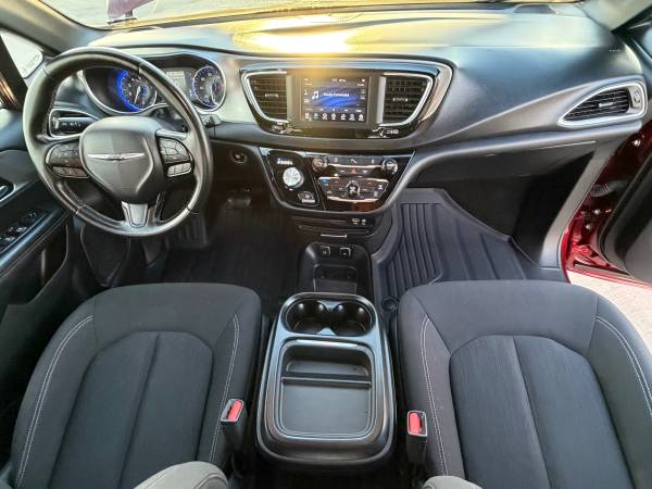 2018 Chrysler, dovoz USA — foto 9 z 12