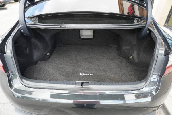 2017 Lexus, dovoz USA — foto 11 z 12