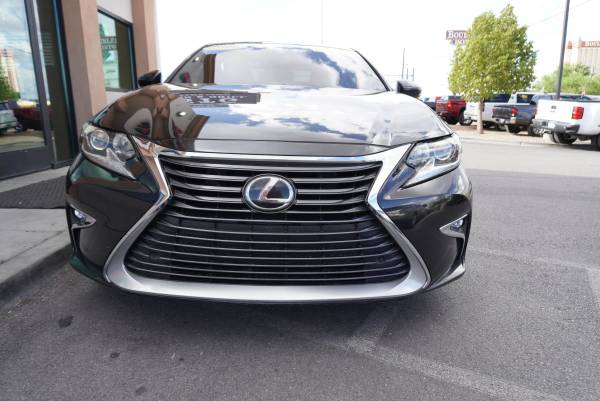2017 Lexus, dovoz USA — foto 4 z 12