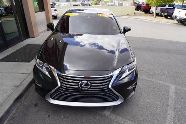 2017 Lexus, dovoz USA — foto 5 z 12