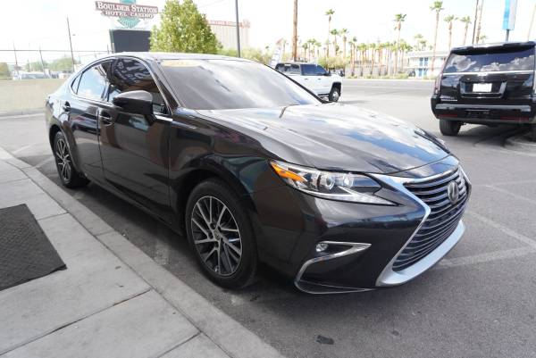 2017 Lexus, dovoz USA — foto 7 z 12