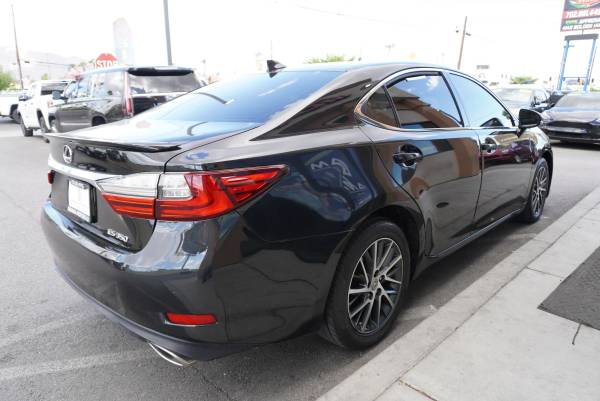 2017 Lexus, dovoz USA — foto 8 z 12
