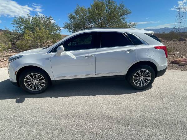 2017 Cadillac, dovoz USA — foto 2 z 12