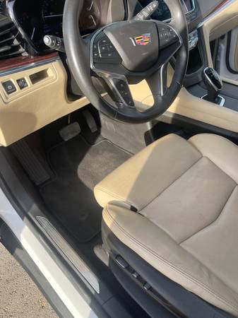 2017 Cadillac, dovoz USA — foto 9 z 12