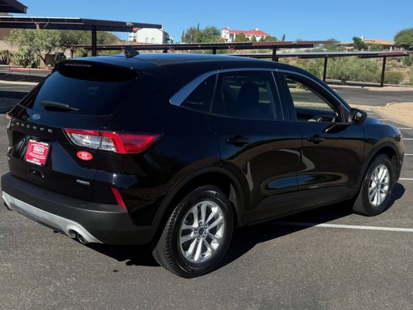 2022 Ford, dovoz USA — foto 5 z 10