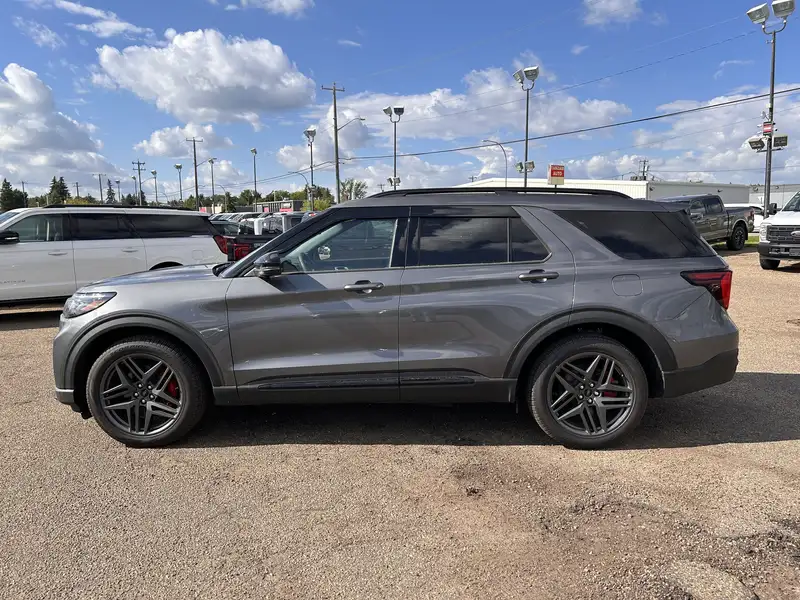 2026 Ford Explorer ST, šedá, 157 km, dovoz Kanada — foto 4 z 12