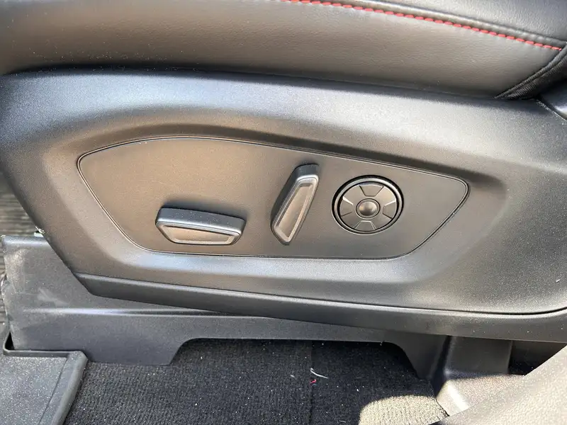 2026 Ford Explorer ST, šedá, 157 km, dovoz Kanada — foto 9 z 12