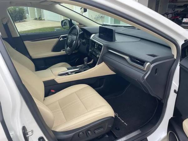 2022 Lexus, dovoz USA — foto 5 z 5