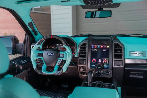 2017 Ford, dovoz USA — foto 11 z 12
