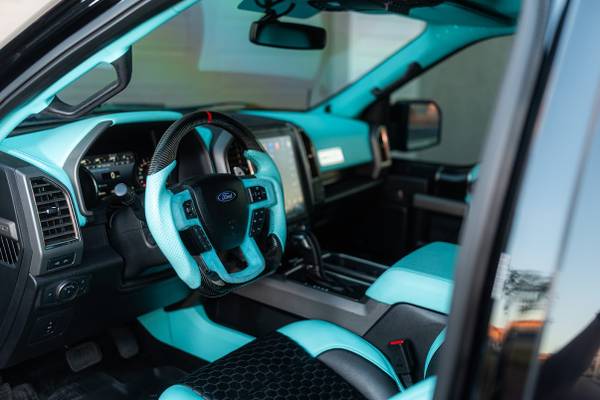 2017 Ford, dovoz USA — foto 8 z 12