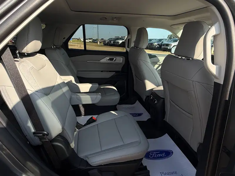 2026 Ford Explorer Active, šedá, 356 km, dovoz Kanada — foto 12 z 12