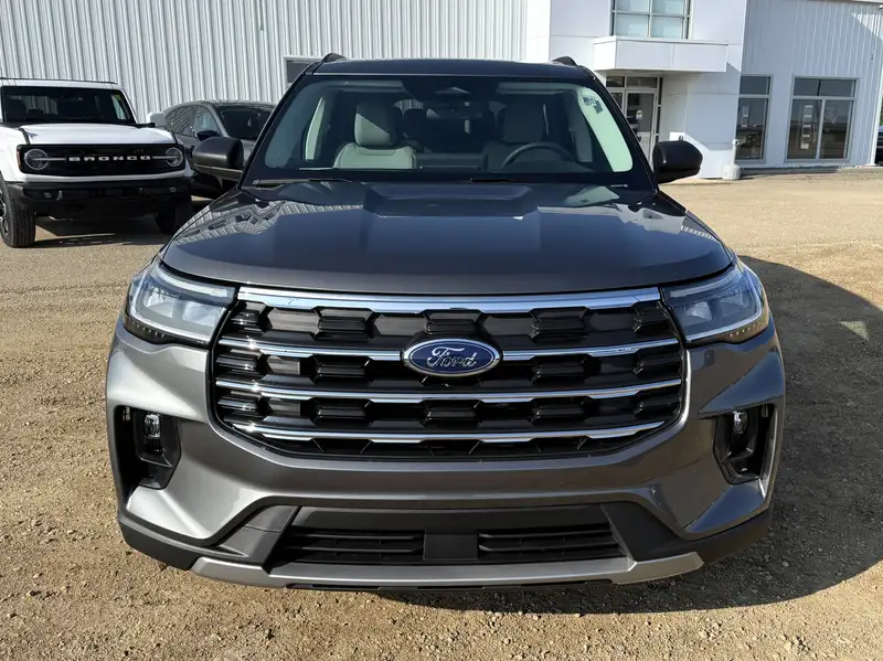 2026 Ford Explorer Active, šedá, 356 km, dovoz Kanada — foto 2 z 12