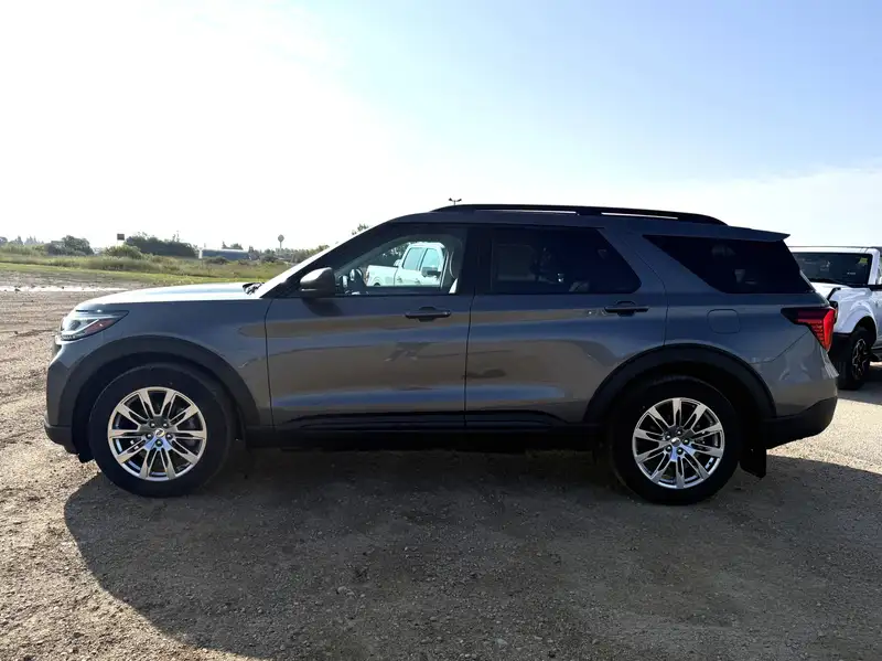2026 Ford Explorer Active, šedá, 356 km, dovoz Kanada — foto 3 z 12