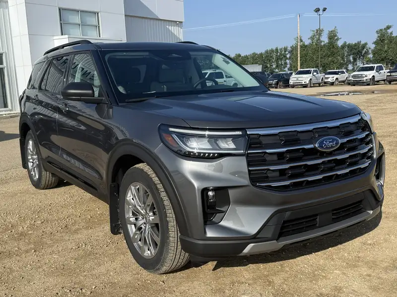 2026 Ford Explorer Active, šedá, 356 km, dovoz Kanada — foto 4 z 12