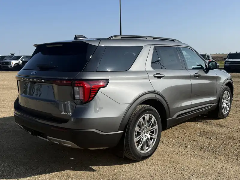 2026 Ford Explorer Active, šedá, 356 km, dovoz Kanada — foto 6 z 12