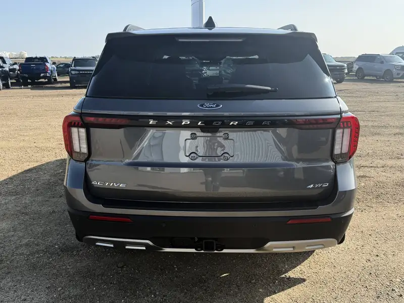 2026 Ford Explorer Active, šedá, 356 km, dovoz Kanada — foto 7 z 12