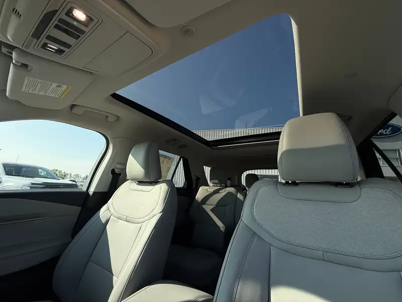 2026 Ford Explorer Active, šedá, 356 km, dovoz Kanada — foto 9 z 12