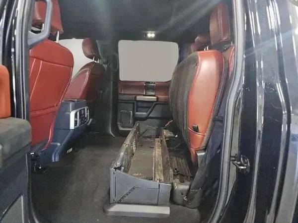 2022 Ford, dovoz USA — foto 6 z 6